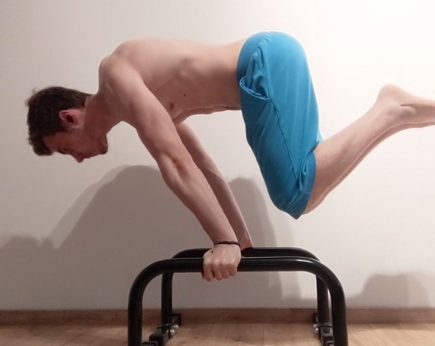 This Image shows Vladimiros from Workoutclarity performing a advanced Tuck Planche.