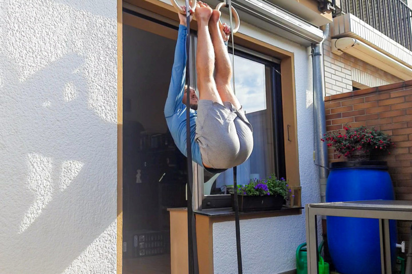 This image shows me doing a hanging leg raise on rings.