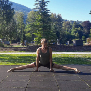 See me doing a half side split for my flexibility warmup in Nelson.